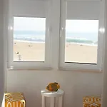 By The Sea - Bed & Breakfast Nazaré