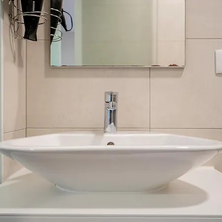 By The Sea - Bed and breakfast