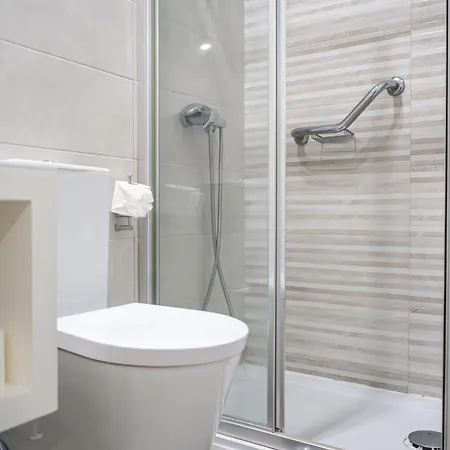 Bed and breakfast By The Sea - 3*