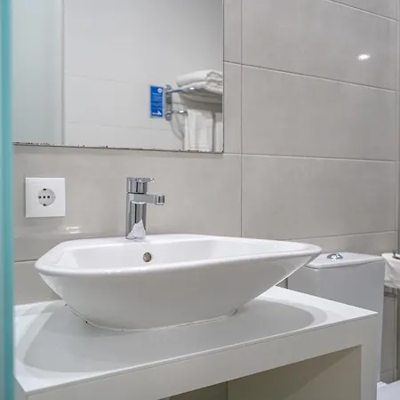 By The Sea - Bed and breakfast Nazaré