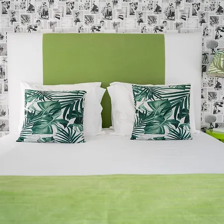 Couette-café By The Sea - 3*