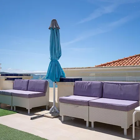 By The Sea - Bed and breakfast