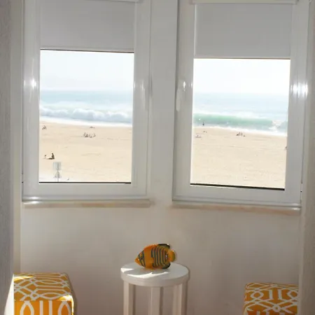 By The Sea - Bed & Breakfast Nazaré