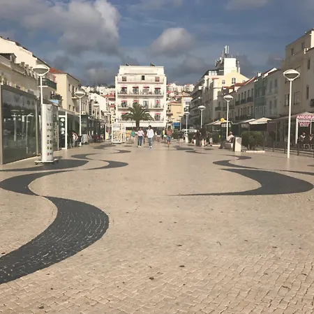 By The Sea - Alojamento de Acomodação e Pequeno-almoço Nazaré