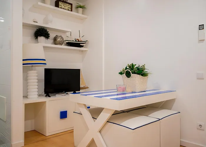 B&B By The Sea - 나자레