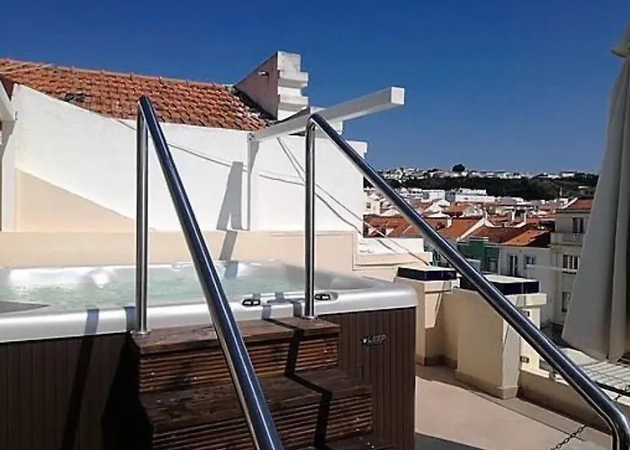 By The Sea - 3* Nazaré